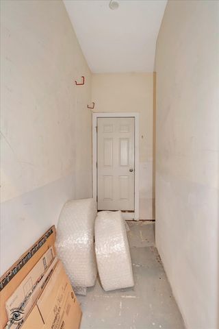 3640 N Damen Avenue 1, Chicago, IL 60618