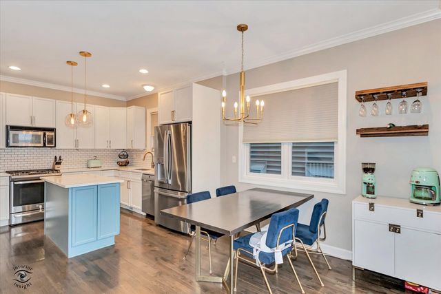 3640 N Damen Avenue 1, Chicago, IL 60618