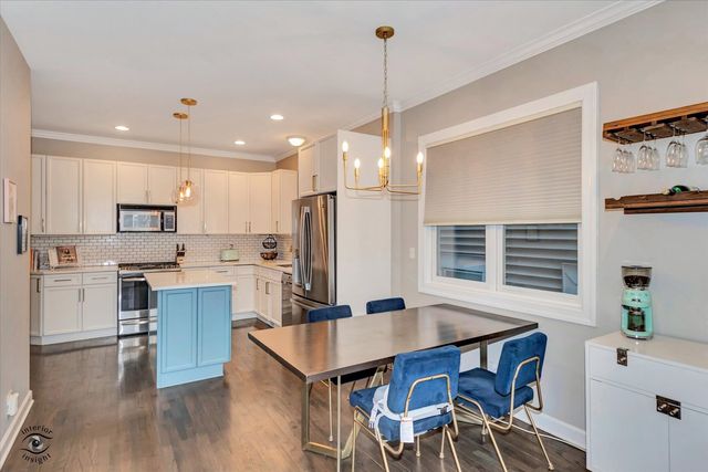 3640 N Damen Avenue 1, Chicago, IL 60618