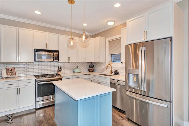 3640 N Damen Avenue 1, Chicago, IL 60618