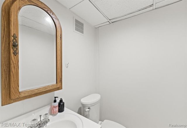 22624 Rio Vista Street, Saint Clair Shores, MI 48081