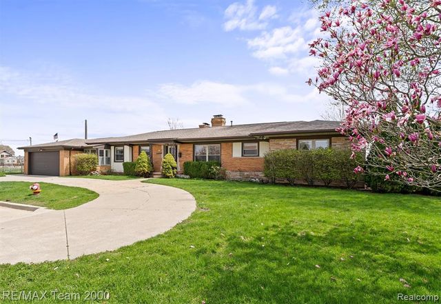 22624 Rio Vista Street, Saint Clair Shores, MI 48081