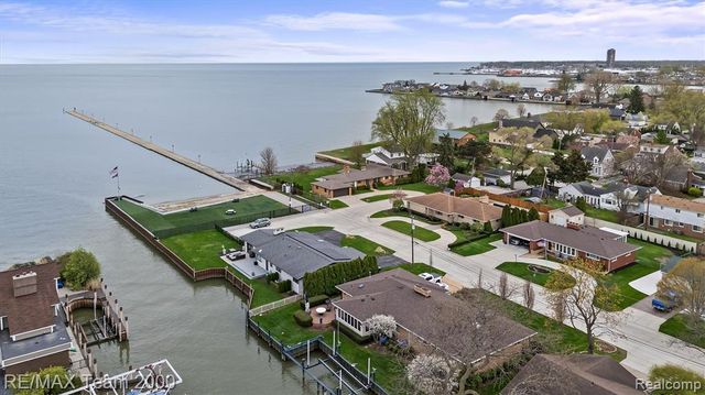 22624 Rio Vista Street, Saint Clair Shores, MI 48081