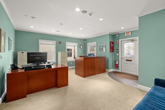 13 Bartlet St, Andover, MA 01810