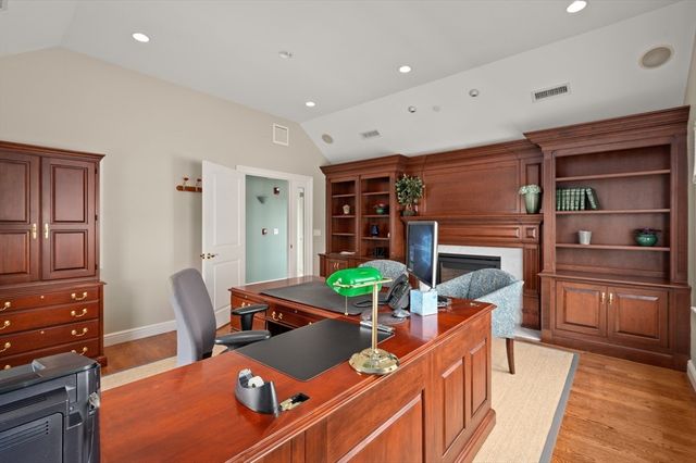 13 Bartlet St, Andover, MA 01810