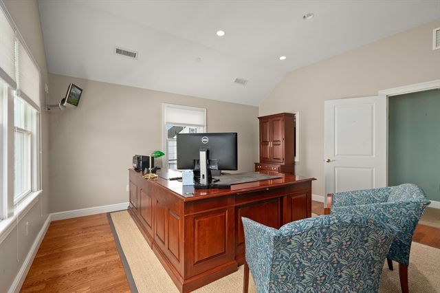 13 Bartlet St, Andover, MA 01810