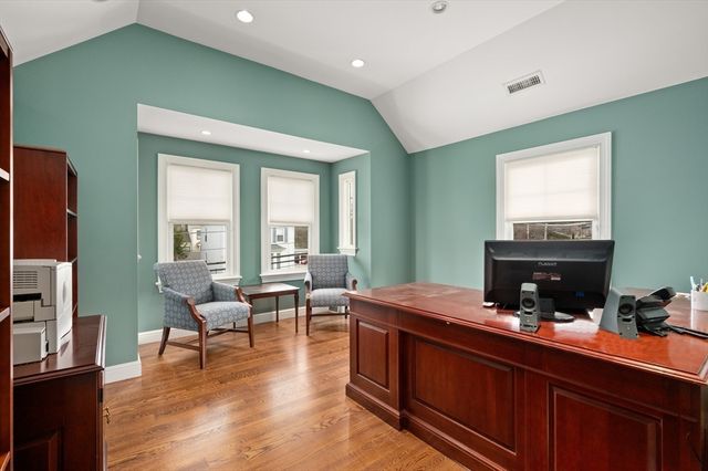 13 Bartlet St, Andover, MA 01810