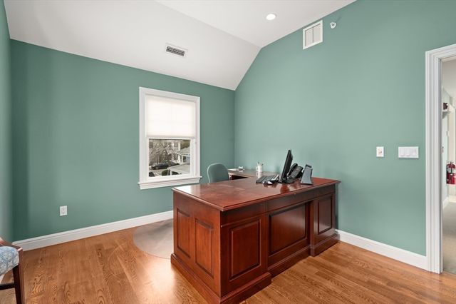 13 Bartlet St, Andover, MA 01810