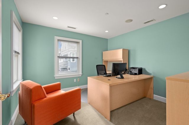 13 Bartlet St, Andover, MA 01810