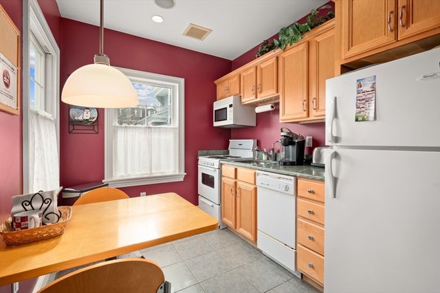 13 Bartlet St, Andover, MA 01810