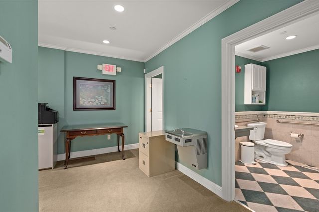 13 Bartlet St, Andover, MA 01810