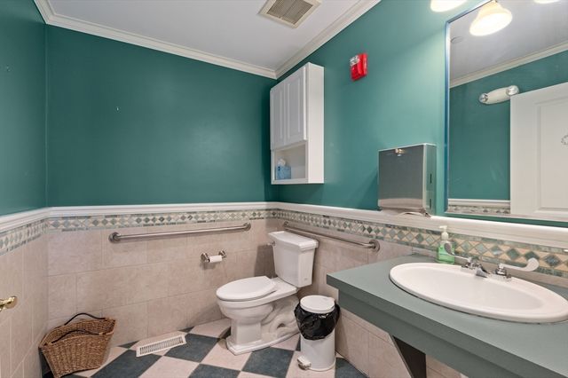 13 Bartlet St, Andover, MA 01810