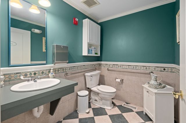 13 Bartlet St, Andover, MA 01810