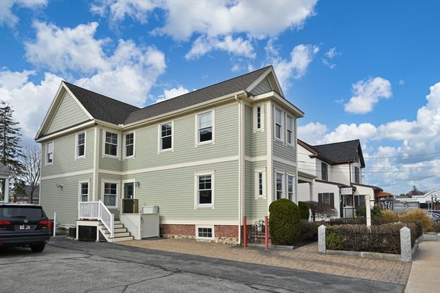 13 Bartlet St, Andover, MA 01810