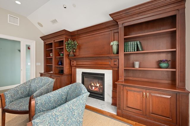 13 Bartlet St, Andover, MA 01810