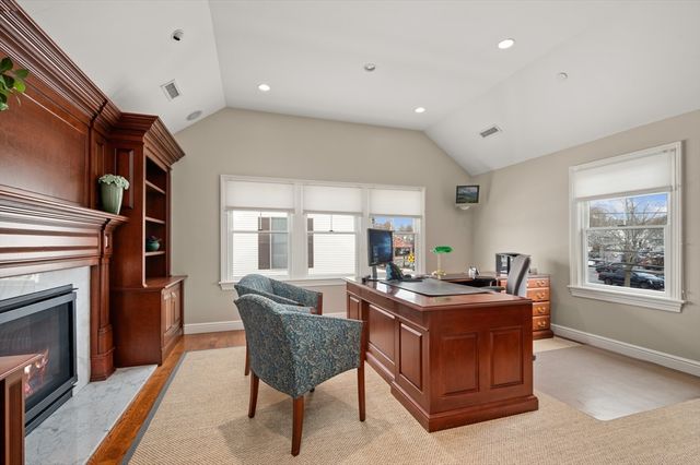 13 Bartlet St, Andover, MA 01810