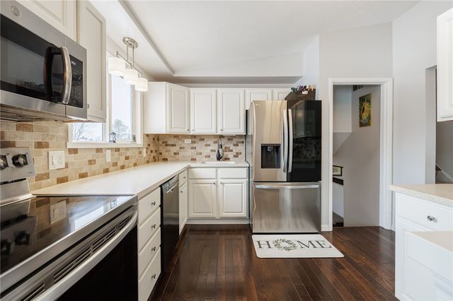 5722 Dalton Drive, Farmington, NY 14425