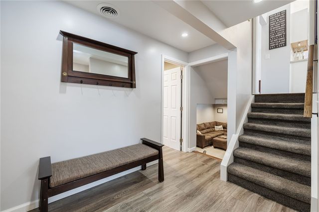 5722 Dalton Drive, Farmington, NY 14425