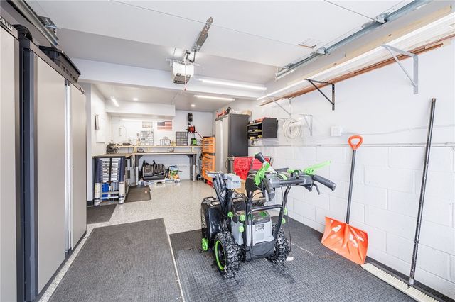 5722 Dalton Drive, Farmington, NY 14425