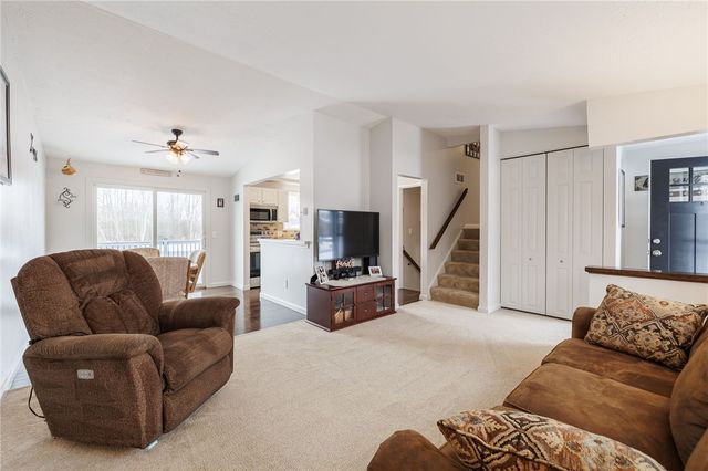 5722 Dalton Drive, Farmington, NY 14425