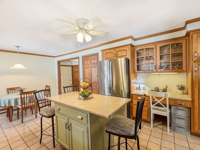 714 Colrain Rd, Greenfield, MA 01301