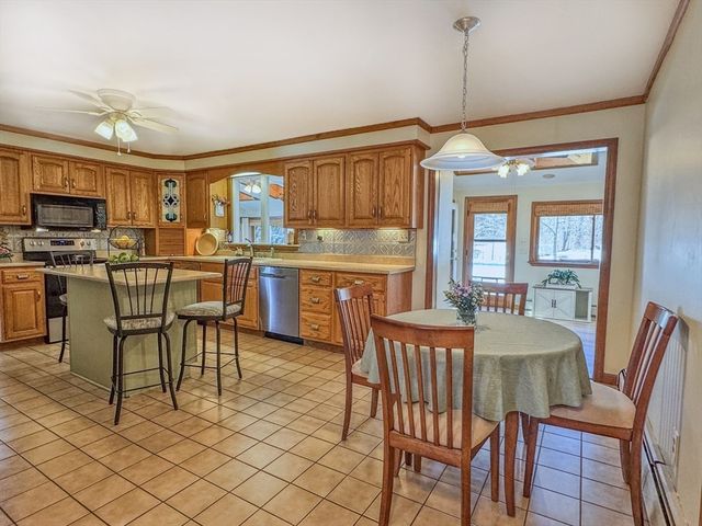 714 Colrain Rd, Greenfield, MA 01301