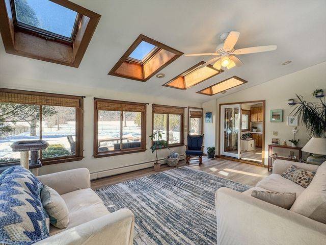 714 Colrain Rd, Greenfield, MA 01301