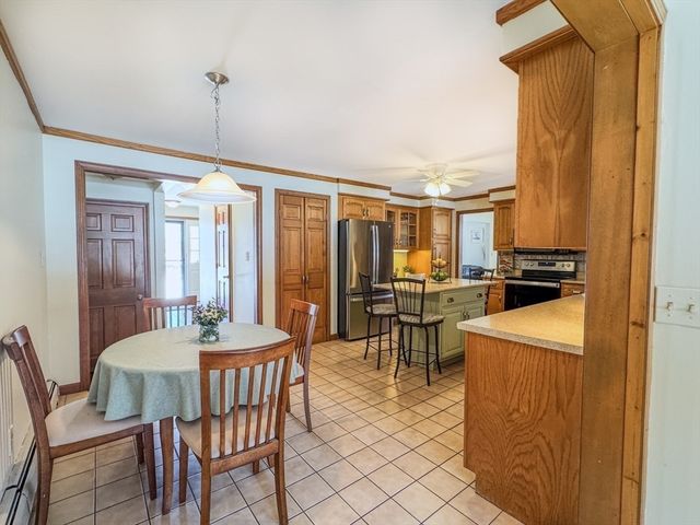 714 Colrain Rd, Greenfield, MA 01301