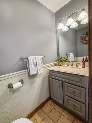 714 Colrain Rd, Greenfield, MA 01301