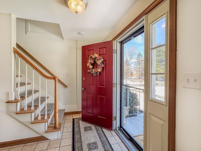 714 Colrain Rd, Greenfield, MA 01301