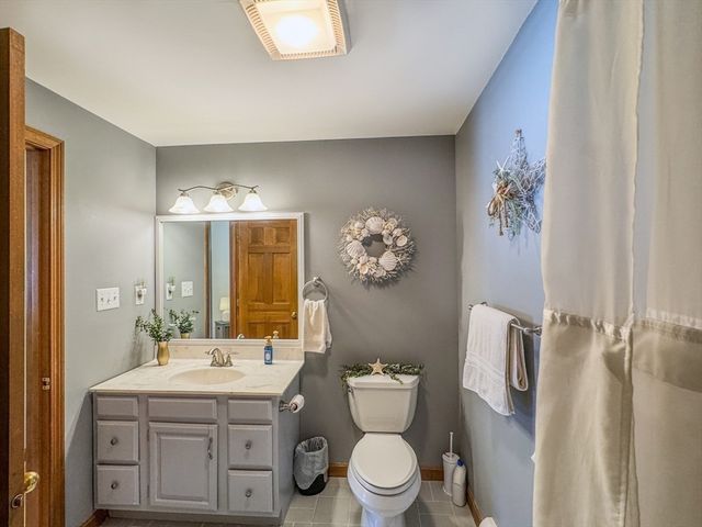 714 Colrain Rd, Greenfield, MA 01301