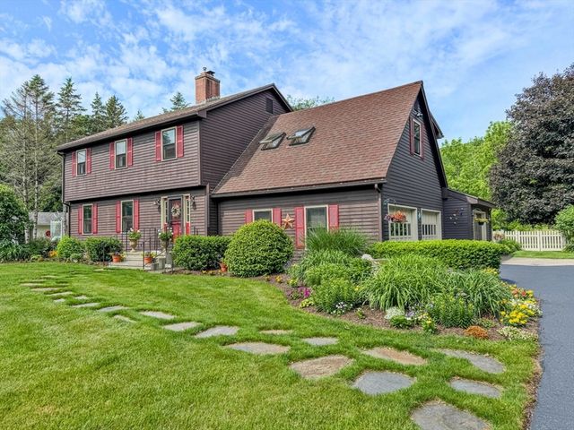 714 Colrain Rd, Greenfield, MA 01301