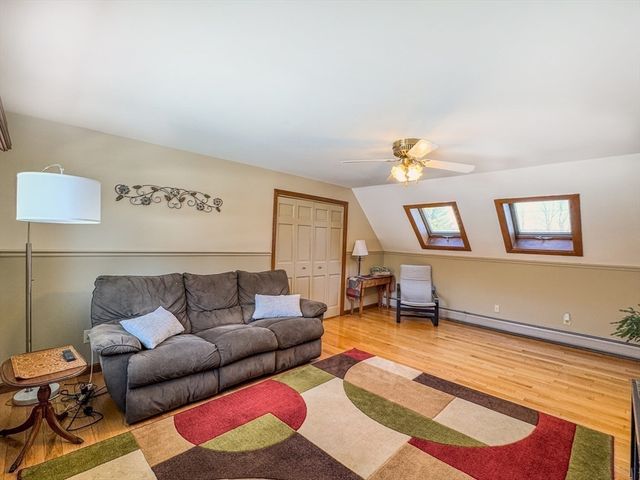 714 Colrain Rd, Greenfield, MA 01301
