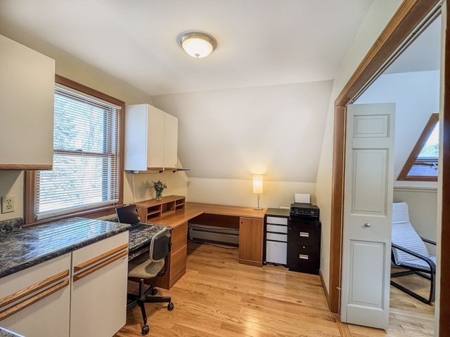 714 Colrain Rd, Greenfield, MA 01301