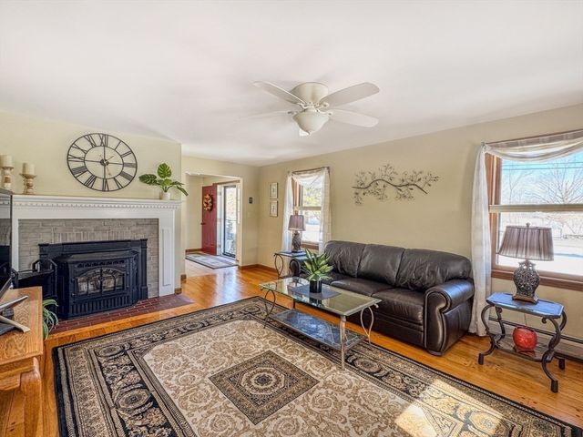 714 Colrain Rd, Greenfield, MA 01301