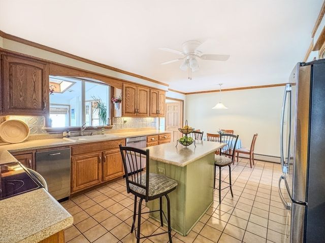 714 Colrain Rd, Greenfield, MA 01301