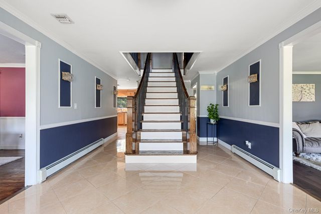 1 Whispering Court, Dix Hills, NY 11746