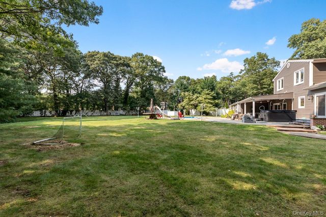 1 Whispering Court, Dix Hills, NY 11746