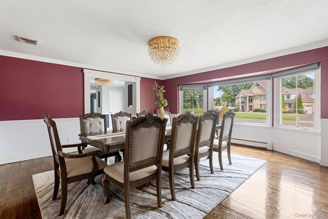 1 Whispering Court, Dix Hills, NY 11746