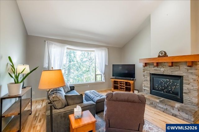 1292 Barnabas St NW, Salem, OR 97304