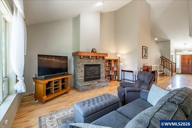 1292 Barnabas St NW, Salem, OR 97304