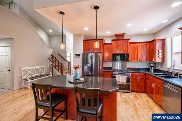 1292 Barnabas St NW, Salem, OR 97304