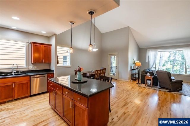 1292 Barnabas St NW, Salem, OR 97304
