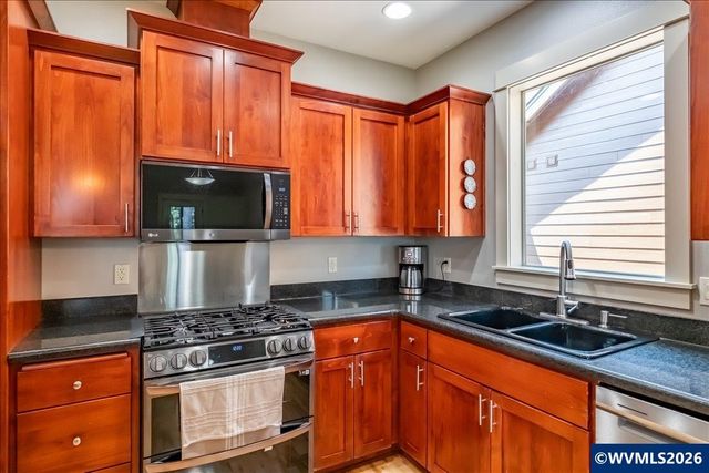 1292 Barnabas St NW, Salem, OR 97304