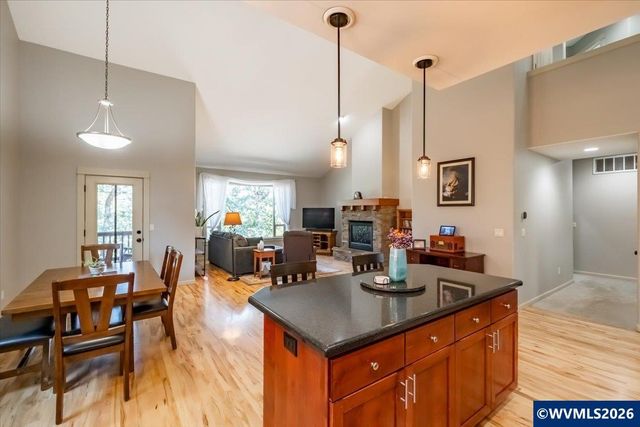 1292 Barnabas St NW, Salem, OR 97304