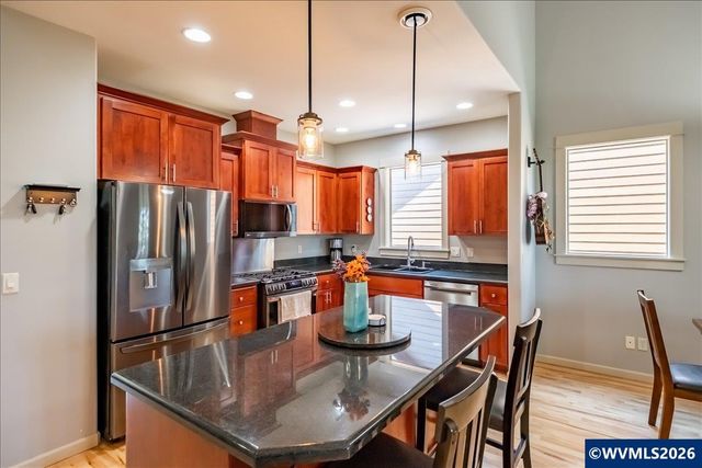 1292 Barnabas St NW, Salem, OR 97304