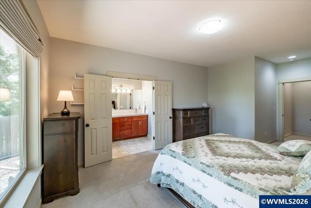 1292 Barnabas St NW, Salem, OR 97304