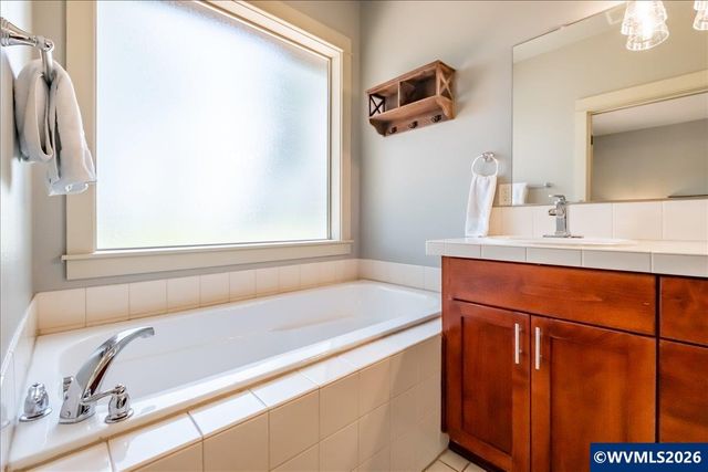 1292 Barnabas St NW, Salem, OR 97304
