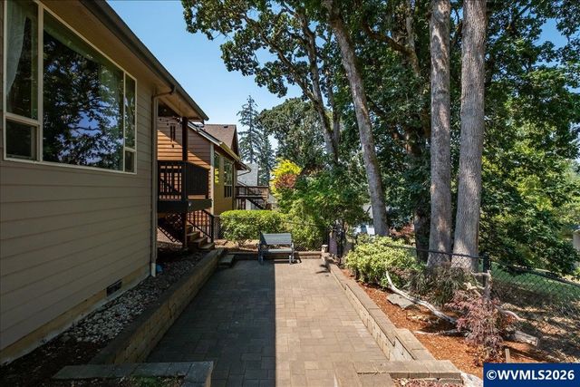 1292 Barnabas St NW, Salem, OR 97304