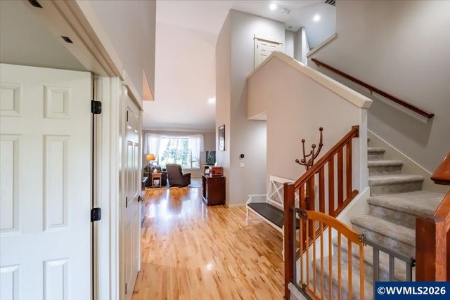 1292 Barnabas St NW, Salem, OR 97304